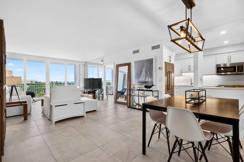 1 bedroom Stock Cooperative at 2780 S Ocean Boulevard #607, Ambassador II Corp, Palm Beach — photo 4