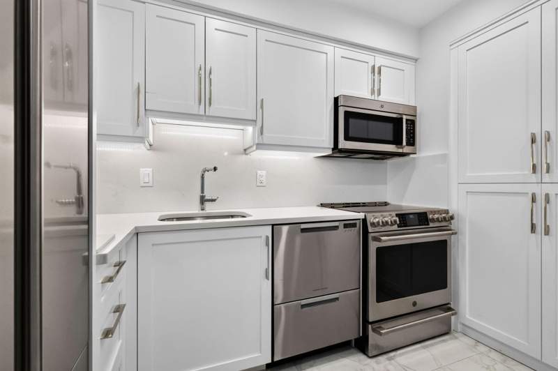 1 bedroom Stock Cooperative at 2780 S Ocean Boulevard #607, Ambassador II Corp, Palm Beach — photo 5