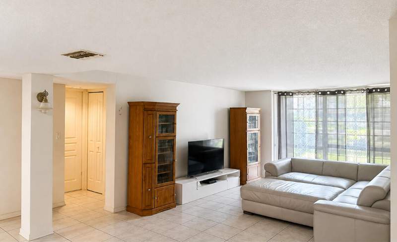 2 bedroom Condominium at 3740 Inverrary Drive #1E, International Village At, Lauderhill — photo 2