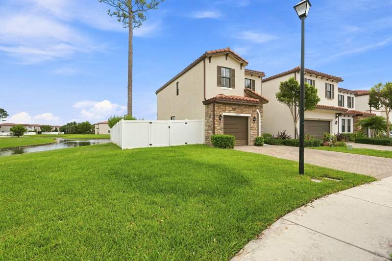 3 bedroom Single Family Residence at 3000 King Palm Way, Mediterranea, Riviera Beach — photo 4