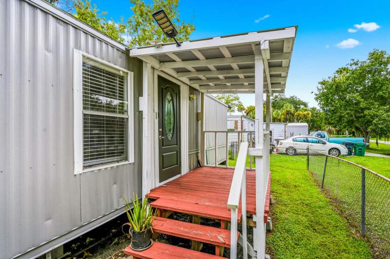 2 bedroom Mobile Home at 5133 Melissa Lane, Green Acres Unit 3, Fort Pierce — photo 4