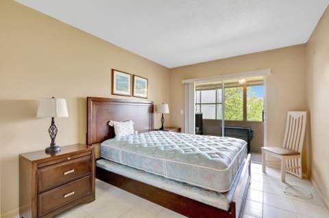 64 Coventry C, West Palm Beach FL - photo 11 of 30