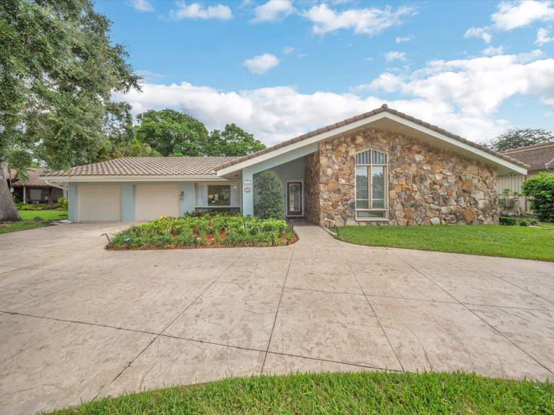 4 bedroom Single Family Residence at 9651 Conch Shell Manor, Jacaranda Country Club West, Plantation — photo 3