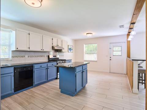 296 SE Wentworth Drive, Stuart FL - photo 10 of 56