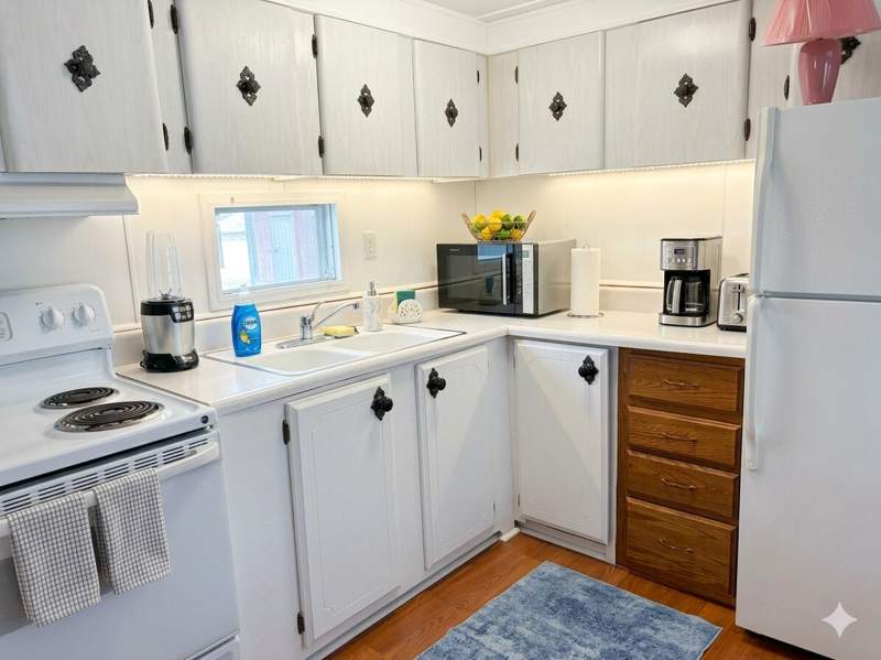 1 bedroom Mobile Home at 4084 Bougainvillea Road, Northern Pines Mobile Home Park 3, Boynton Beach — photo 4