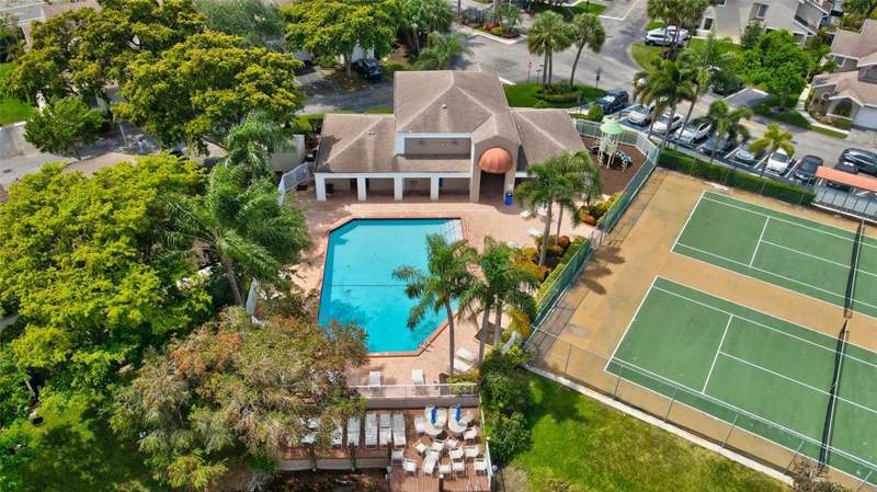 2 bedroom Townhouse at 2269 Discovery Circle, Discovery Pointe, Deerfield Beach — photo 5