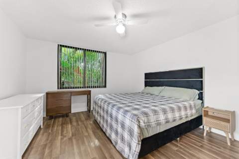 3874 Victoria Drive, West Palm Beach FL - photo 13 of 17
