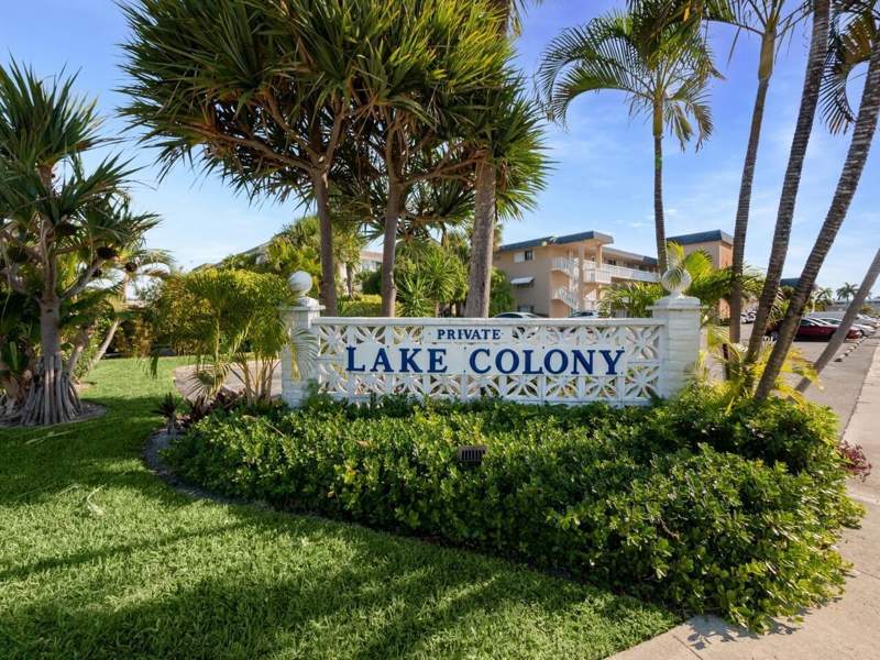 2 bedroom Stock Cooperative at 111 Doolen Court #110, Lake Colony Apts Three Inc, North Palm Beach — photo 3