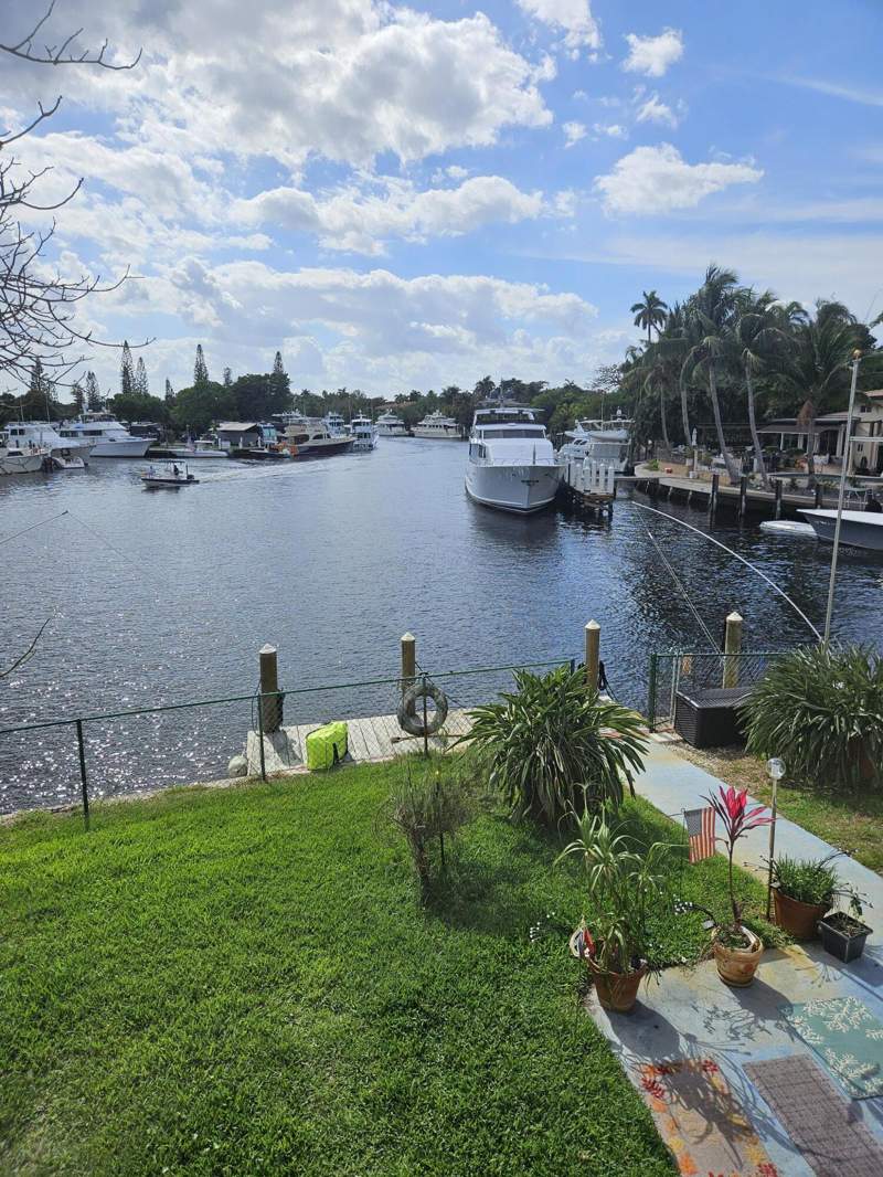 4 bedroom Single Family Residence at 2141 SW 23rd Avenue, Flamingo Park Sec, Fort Lauderdale — photo 4