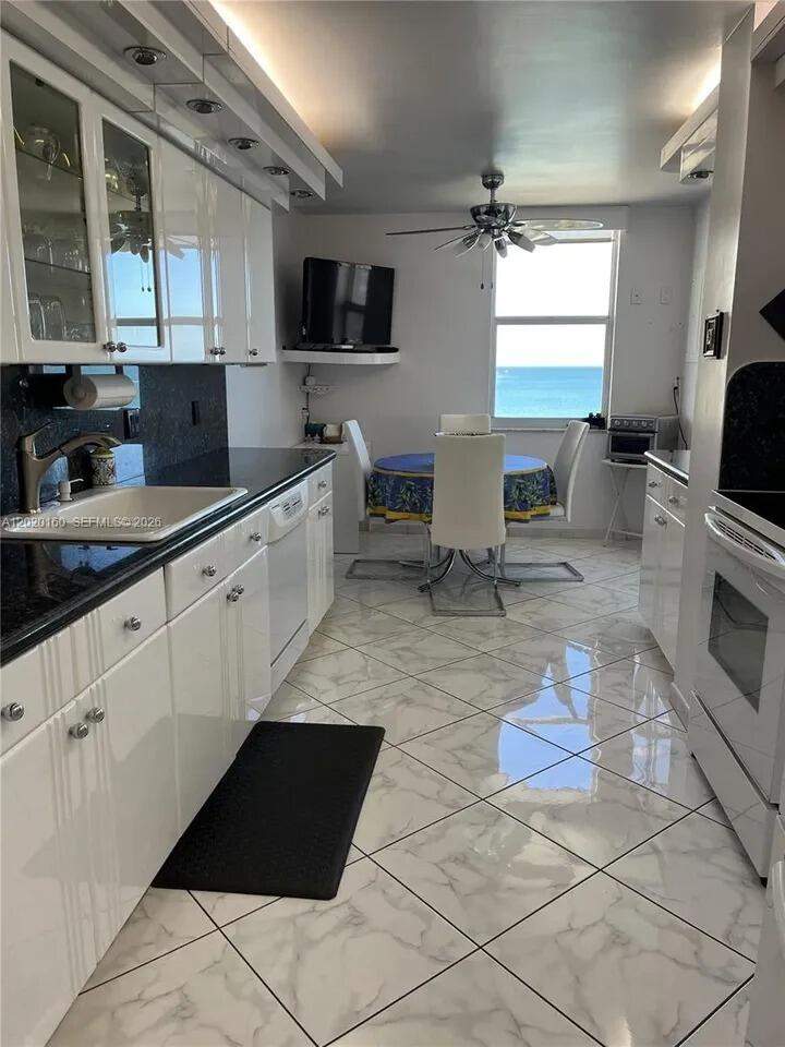 2 bedroom Condominium at 1920 S Ocean Drive #16B, Malaga Towers Condo, Hallandale — photo 2
