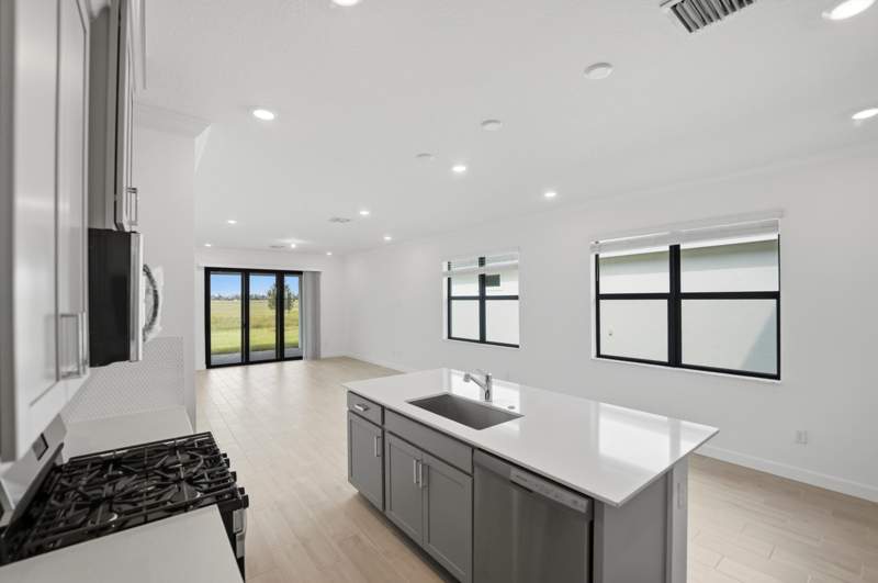 3 bedroom Single Family Residence at 11010 NW Glynlea  Boulevard, Glynlea Country Club, Port St. Lucie — photo 2