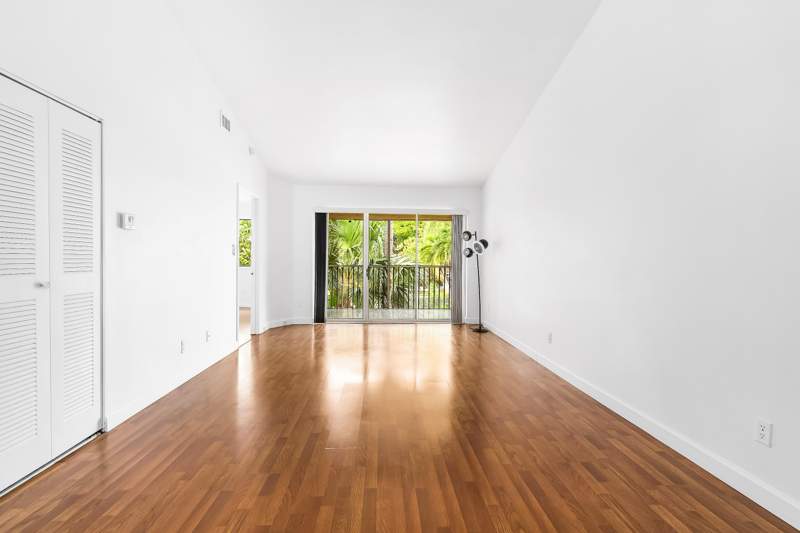 2 bedroom Condominium at 950 Coral Club Drive #950, Napoli Gardens At Coral Springs, Coral Springs — photo 2