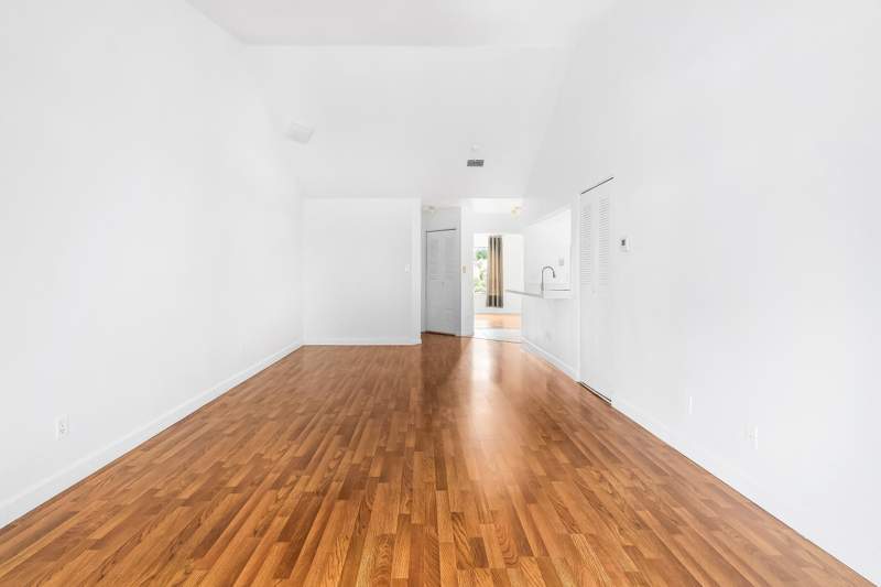 2 bedroom Condominium at 950 Coral Club Drive #950, Napoli Gardens At Coral Springs, Coral Springs — photo 4