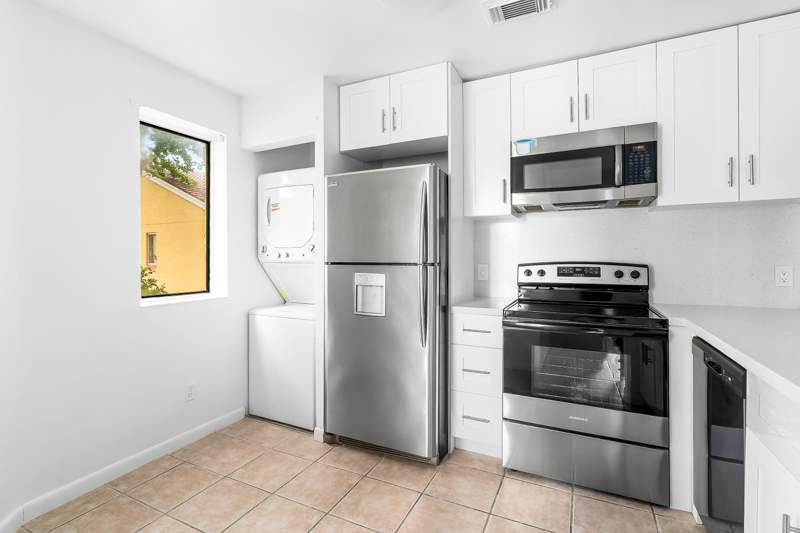 2 bedroom Condominium at 950 Coral Club Drive #950, Napoli Gardens At Coral Springs, Coral Springs — photo 5