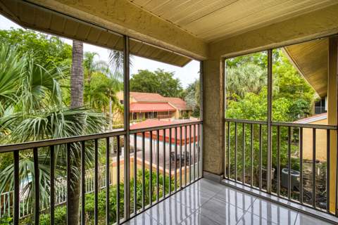 950 Coral Club Drive #950, Coral Springs FL - photo 23 of 34