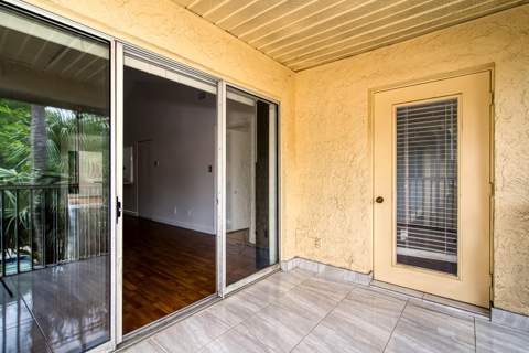950 Coral Club Drive #950, Coral Springs FL - photo 24 of 34