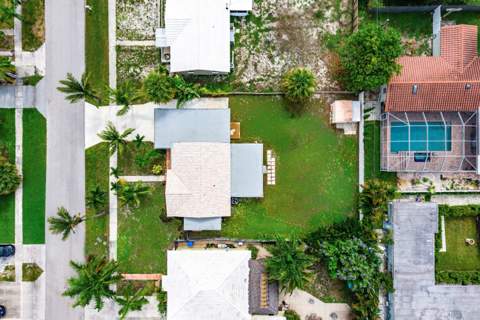 122 Euclid Boulevard, Lantana FL - photo 7 of 44
