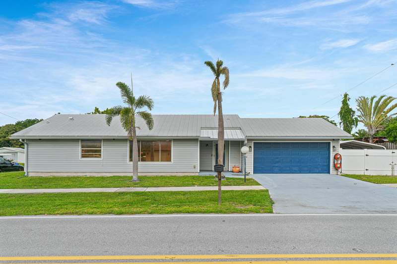 3 bedroom Single Family Residence at 215 SW 8th Street, Lake Boynton Estates 4A, Boynton Beach — photo 2