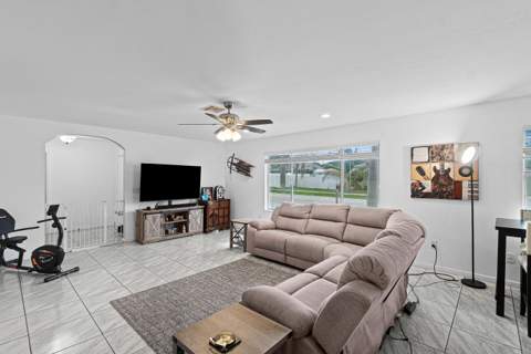 215 SW 8th Street, Boynton Beach FL - photo 8 of 32