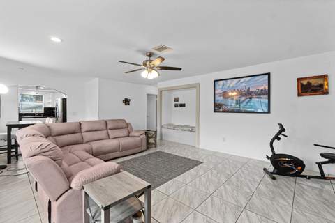 215 SW 8th Street, Boynton Beach FL - photo 7 of 32