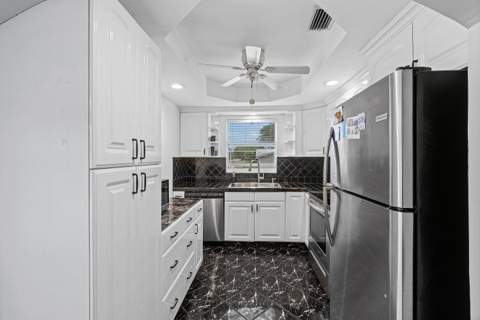 215 SW 8th Street, Boynton Beach FL - photo 12 of 32