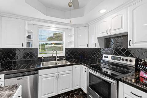 215 SW 8th Street, Boynton Beach FL - photo 13 of 32