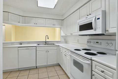 2730 Anzio Court #108, Palm Beach Gardens FL - photo 16 of 32