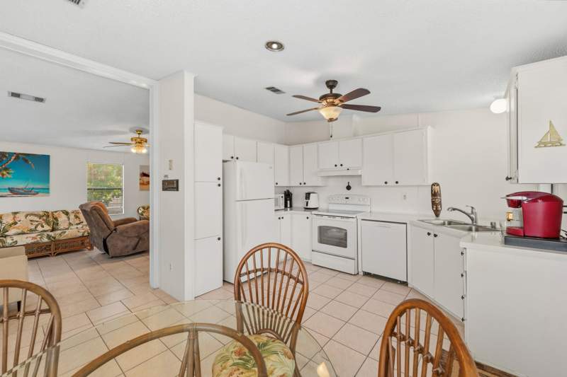 2 bedroom Mobile Home at 3179 Columbrina Circle, Savanna Club Plat II, Port St. Lucie — photo 5