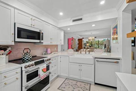 6169 Balboa Circle #202, Boca Raton FL - photo 8 of 33