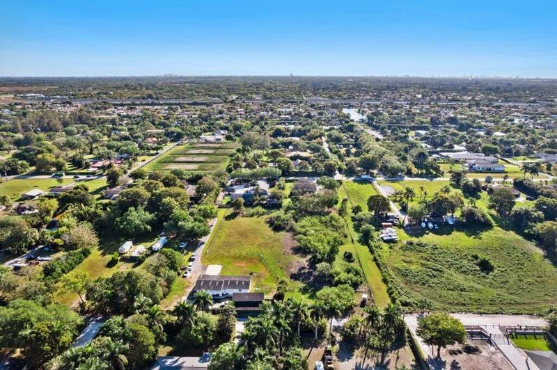 4 bedroom Single Family Residence at 5400 SW 162nd Avenue, Chambers Land Co Sub Ne1/4, Southwest Ranches — photo 4