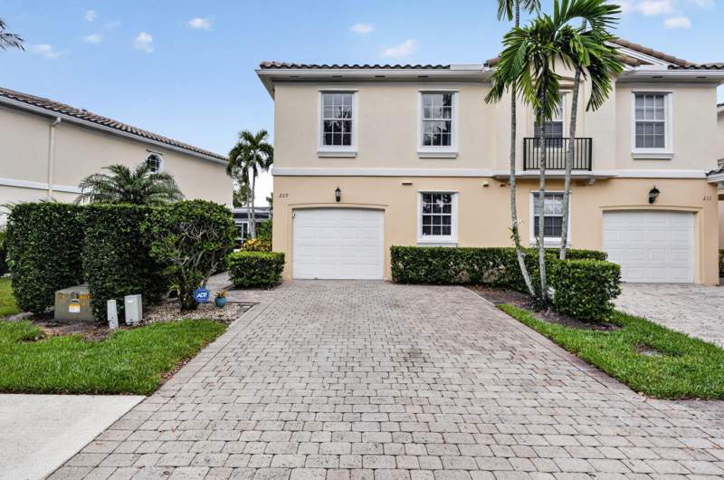 3 bedroom Townhouse at 209 Fortuna Drive, Catalina Lakes, Palm Beach Gardens — photo 2