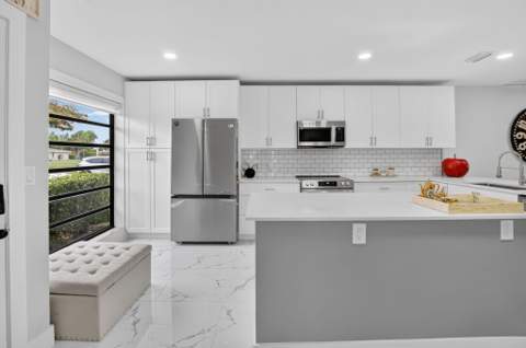 8967 Belle Aire Drive, Boca Raton FL - photo 6 of 39