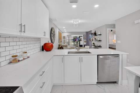 8967 Belle Aire Drive, Boca Raton FL - photo 7 of 39
