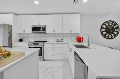 8967 Belle Aire Drive, Boca Raton FL - photo 8 of 39