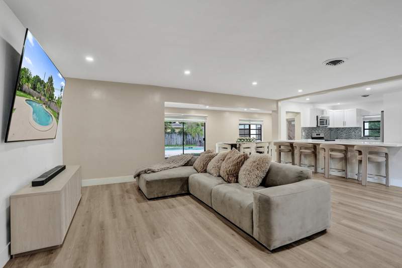4 bedroom Single Family Residence at 885 Azalea Court, Plantation Gardens 2nd Sec, Plantation — photo 4