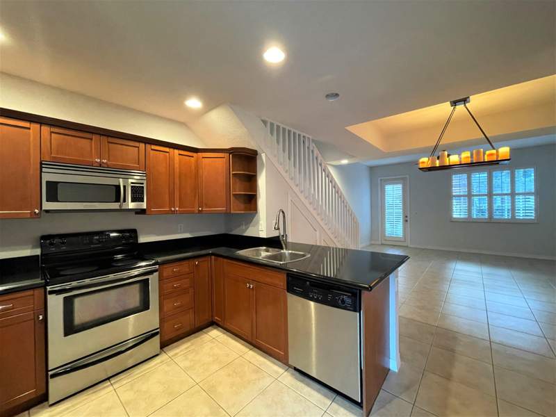 3 bedroom Townhouse at 602 S Federal Highway #5, Pineapple Village North, Lake Worth Beach — photo 2