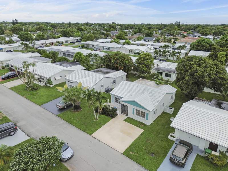2 bedroom Single Family Residence at 6805 NW 75th Court, Mainlands Of Tamarac Lakes, Tamarac — photo 3