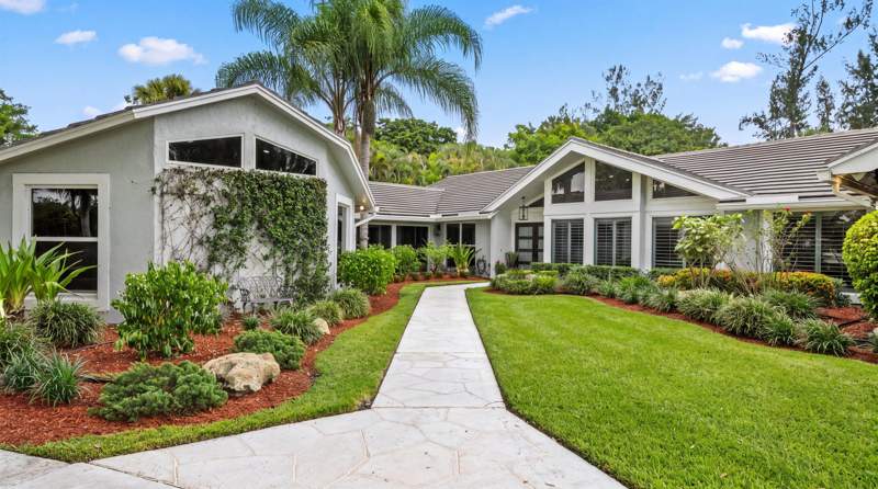 6 bedroom Single Family Residence at 13343 Doubletree Circle, Pinewood Of Wellington, Wellington — photo 4