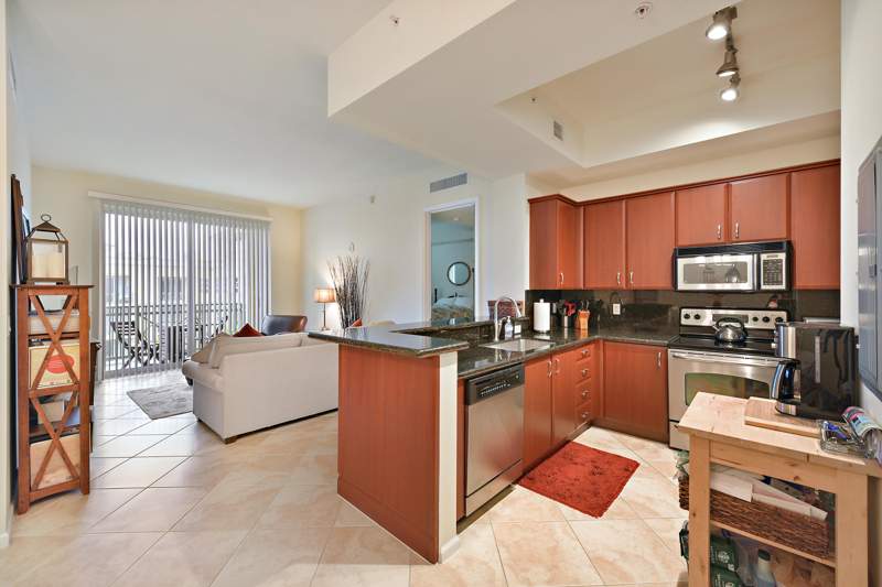 2 bedroom Condominium at 403 S Sapodilla Avenue #817, Metropolitan Condo, West Palm Beach — photo 2