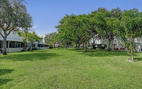 552 NW 208th Terrace, Pembroke Pines FL - photo 16 of 24