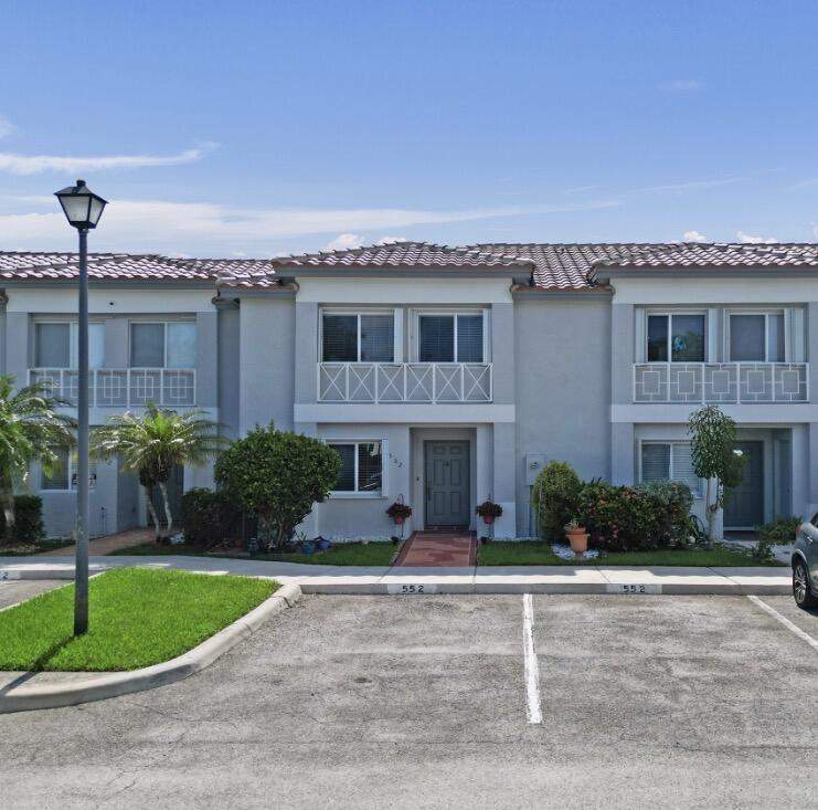 3 bedroom Townhouse at 552 NW 208th Terrace, Chapel Trail II, Pembroke Pines — photo 2