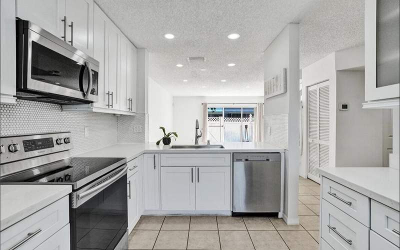 3 bedroom Townhouse at 552 NW 208th Terrace, Chapel Trail II, Pembroke Pines — photo 4