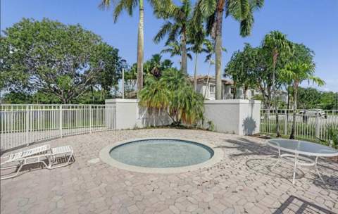 552 NW 208th Terrace, Pembroke Pines FL - photo 23 of 24