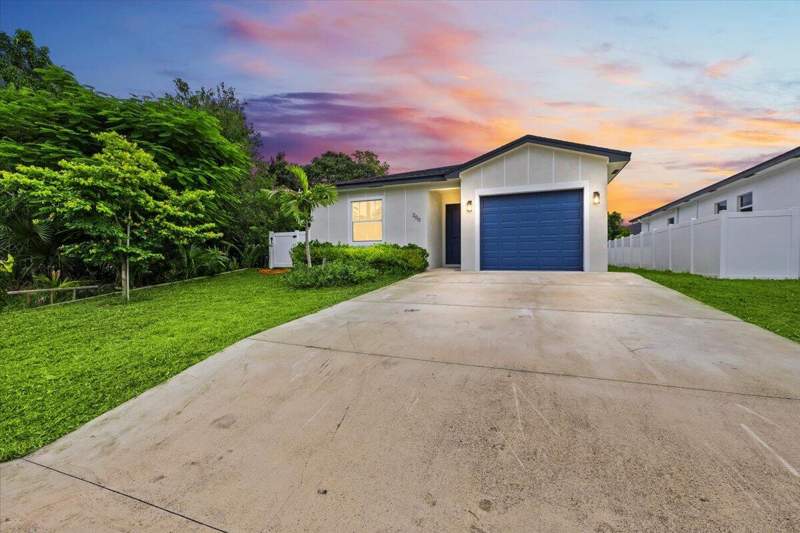 3 bedroom Single Family Residence at 200 Marie Drive, Southern Boulevard Pines, West Palm Beach — photo 4