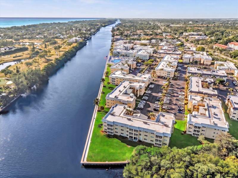 2 bedroom Condominium at 14 Colonial Club Drive #300, Colonial Club Condo Sec 2, Boynton Beach — photo 3