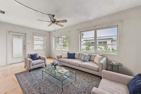 6805 NW 75th Court, Tamarac FL - photo 9 of 33