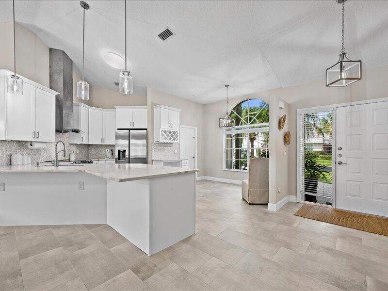 3 bedroom Single Family Residence at 237 Moccasin Trail, Indian Creek Ph 8-A, Jupiter — photo 3