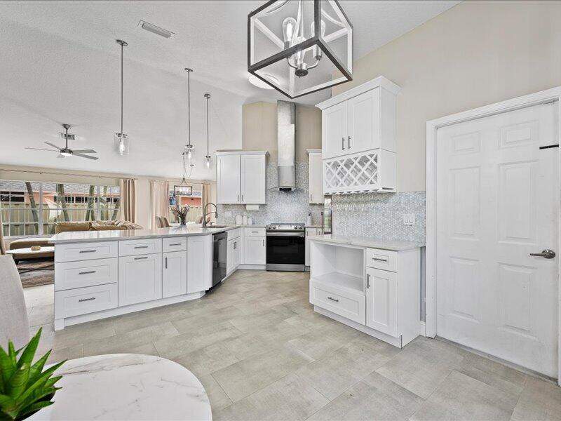 3 bedroom Single Family Residence at 237 Moccasin Trail, Indian Creek Ph 8-A, Jupiter — photo 4