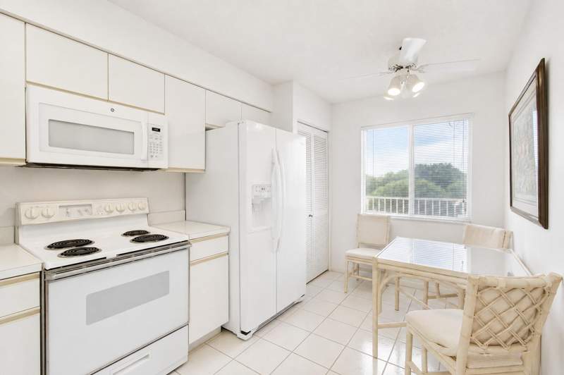 2 bedroom Condominium at 14111 Royal Vista Drive #407, Huntington Pointe, Delray Beach — photo 5