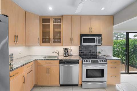 27 Stratford Lane #D, Boynton Beach FL - photo 7 of 56